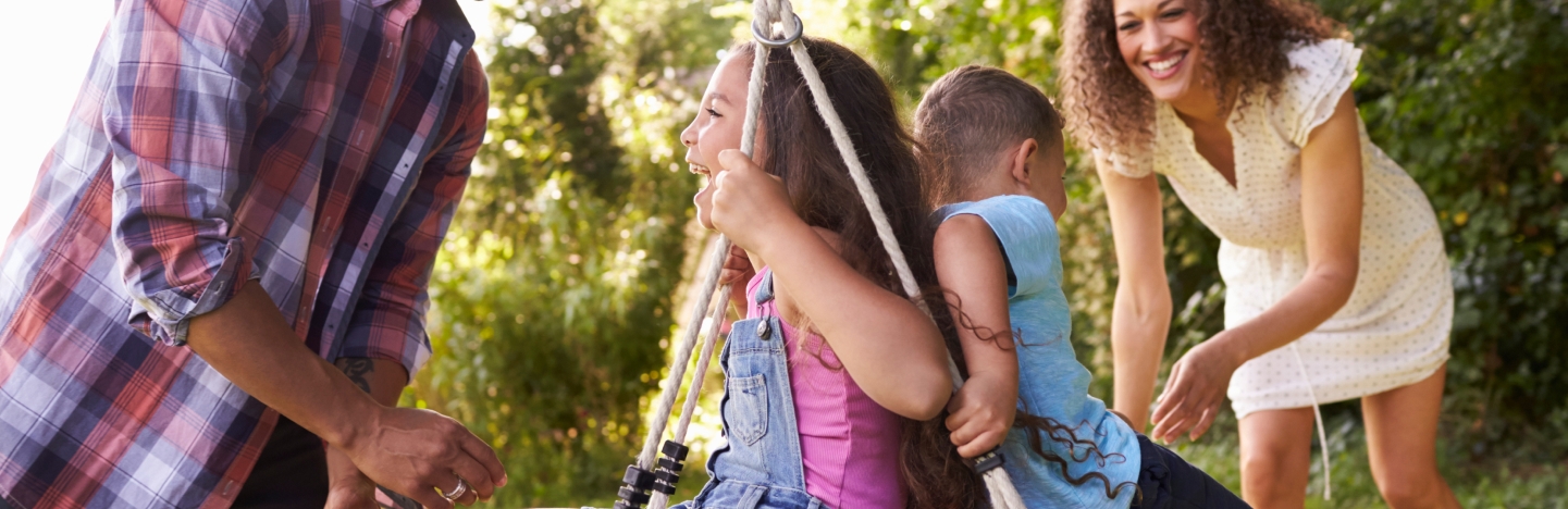 Swinging children