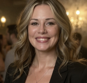 Miranda Morvay Headshot