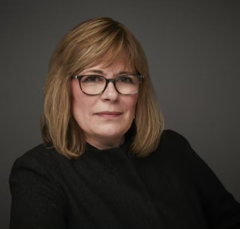 Leslie Reynolds headshot