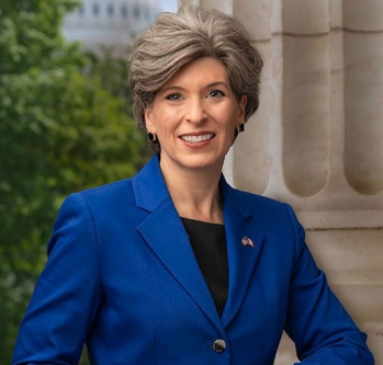 Image of 7058E3966BD4E070BDE3565CAB4061F6.senator-joni-ernst---official-portrait.jpg