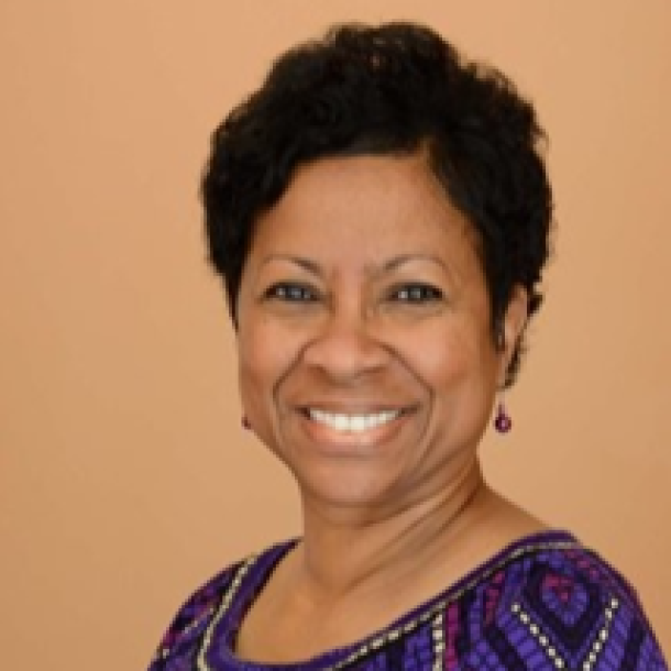 Headshot of Elaine Barnes
