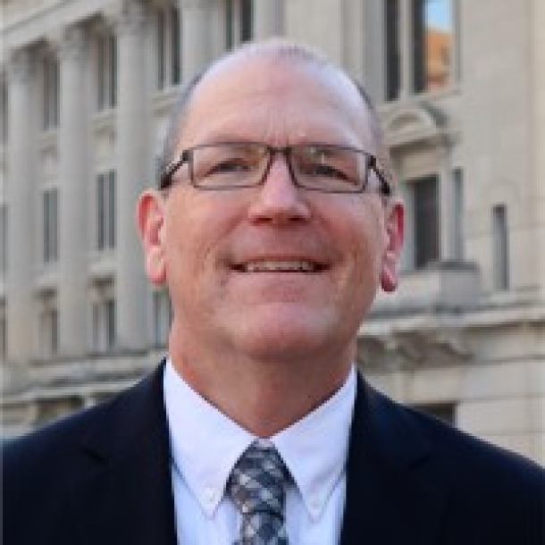 Headshot of Eric Carlson