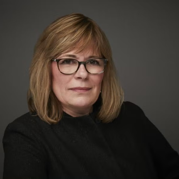 Leslie Reynolds headshot