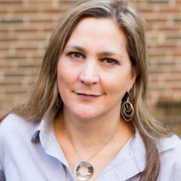 Lynda.jpg Image of Lynda.jpg