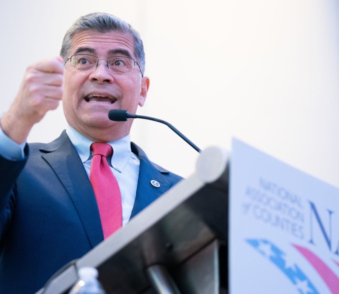 HHS Sec. Xavier Becerra makes a point Sunday while speaking to members of NACo’s Large Urban County Caucus at the NACo Legislative Conference. Photo by Denny Henry