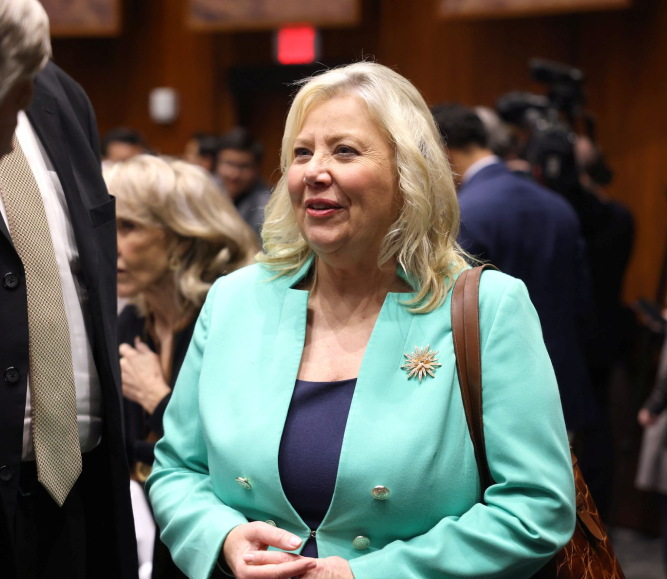Maricopa County Board of Supervisors Debbie Lesko speaking with attendees on the floor of the Arizona House of Representatives on opening day of the 57th legislature. Photo by Gage Skidmore 
