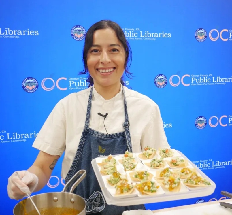 Jocelyn Ramierez cooks cauliflower ceviche at an Orange County, Cali. Library. Photo by Sofia Riascos Gonzalez 