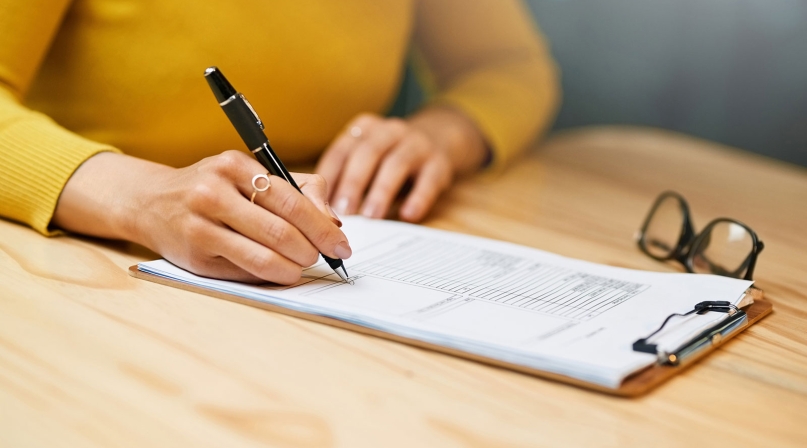 Filling-out-survey.jpg Image of Filling-out-survey.jpg