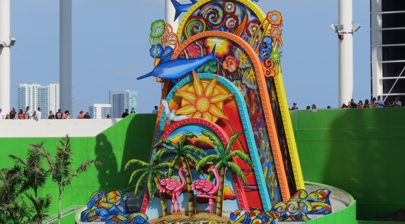 Image of Marlins statue.jpg