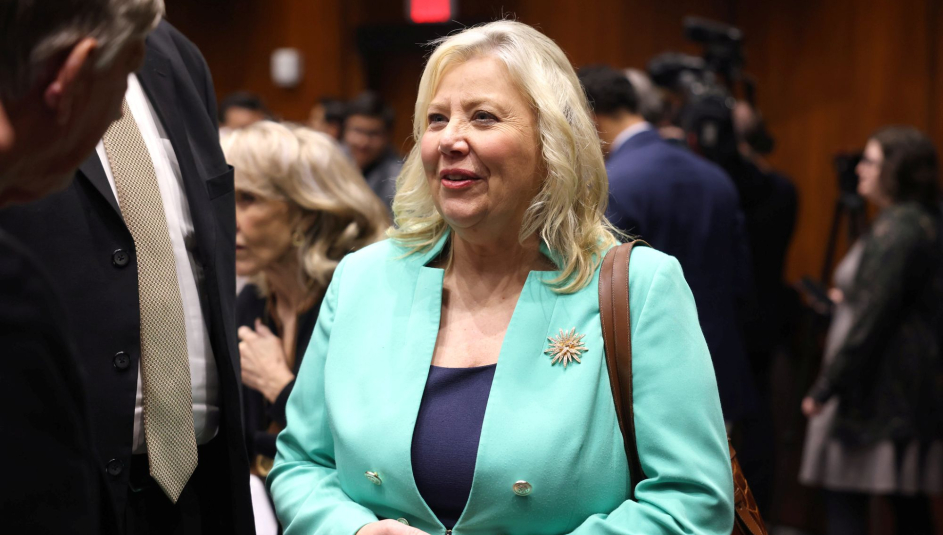Maricopa County, Ariz. Supervisor Debbie Lesko speaks with attendees on the floor of the Arizona House of Representatives on opening day of the 57th legislature. Photo by Gage Skidmore 